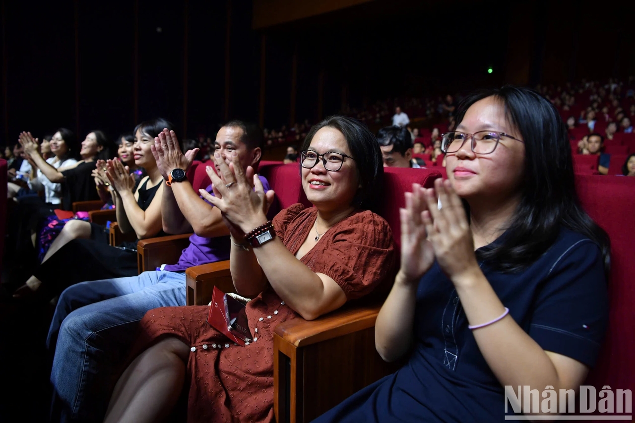 Văn hóa, phong cảnh Việt Nam đẹp ngỡ ngàng trong “Bond Live in Việt Nam”