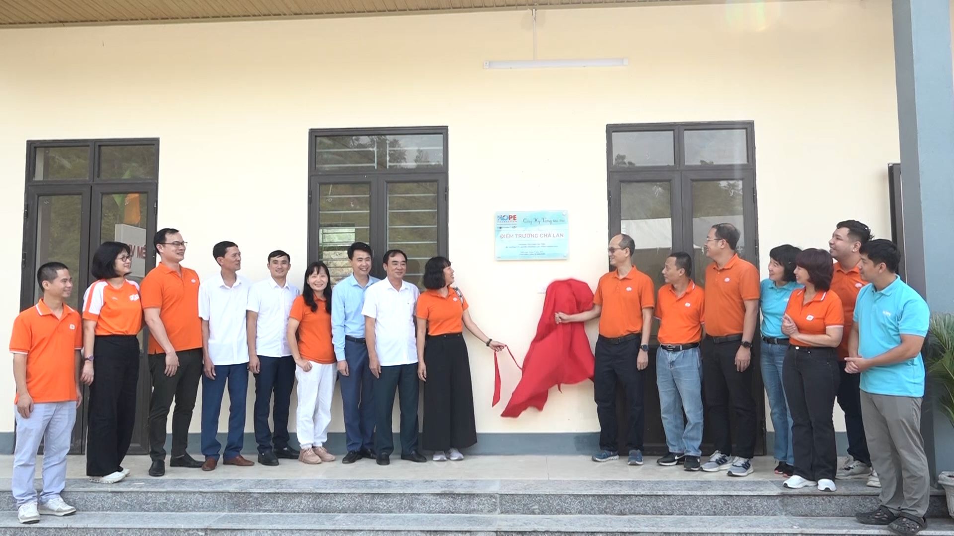 FPT hỗ trợ cơ sở vật chất cho các trường học tại huyện Mường Lát