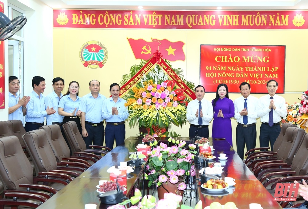 Phó Bí thư Thường trực Tỉnh ủy Lại Thế Nguyên chúc mừng ngày truyền thống Hội Nông dân