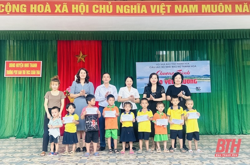 Câu lạc bộ Nhà báo nữ Thanh Hóa đi thực tế tại huyện Như Thanh