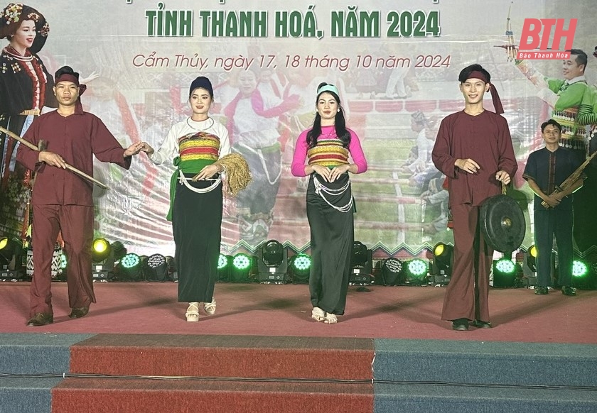 Hội thi trình diễn, giới thiệu, thuyết trình trang phục truyền thống và thi người đẹp dân tộc trong trang phục truyền thống