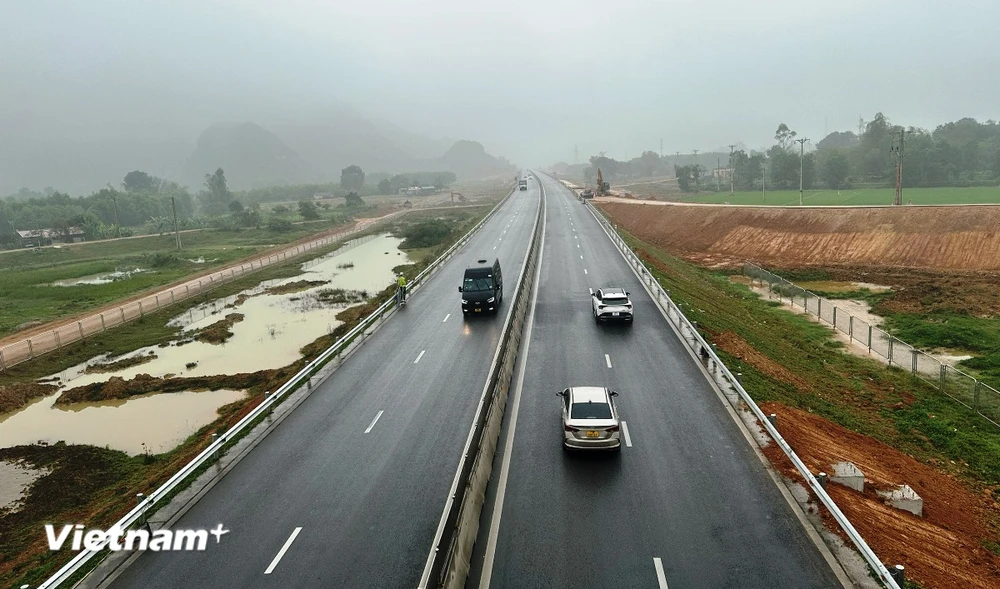 Sẽ hoàn thành hơn 73km đường gom dân sinh trên các tuyến cao tốc Bắc-Nam