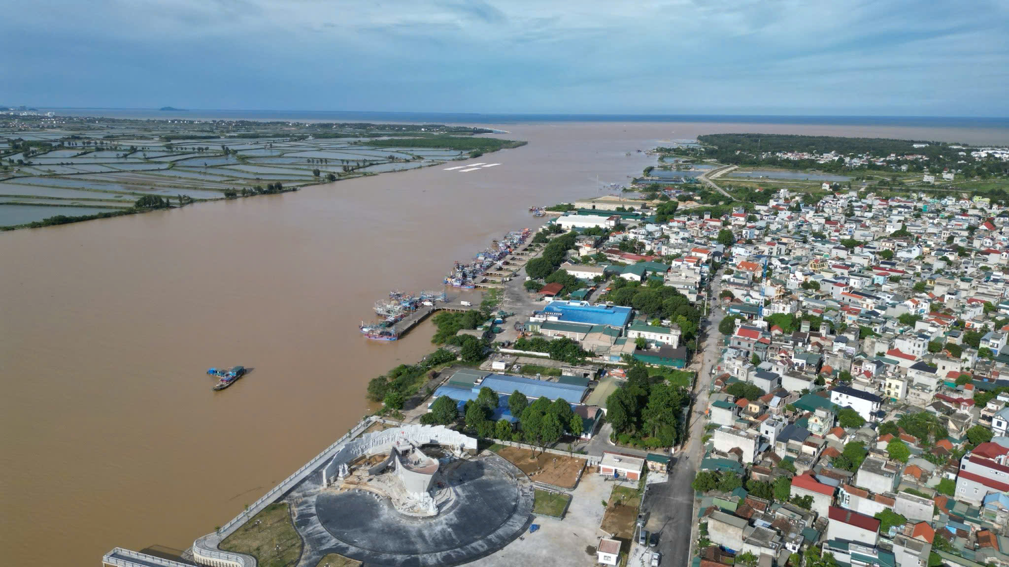 Đóng góp của Đảng bộ, Nhân dân TP Sầm Sơn trong việc đón tiếp, giúp đỡ đồng bào, cán bộ, chiến sĩ và học sinh miền Nam tập kết ra Bắc