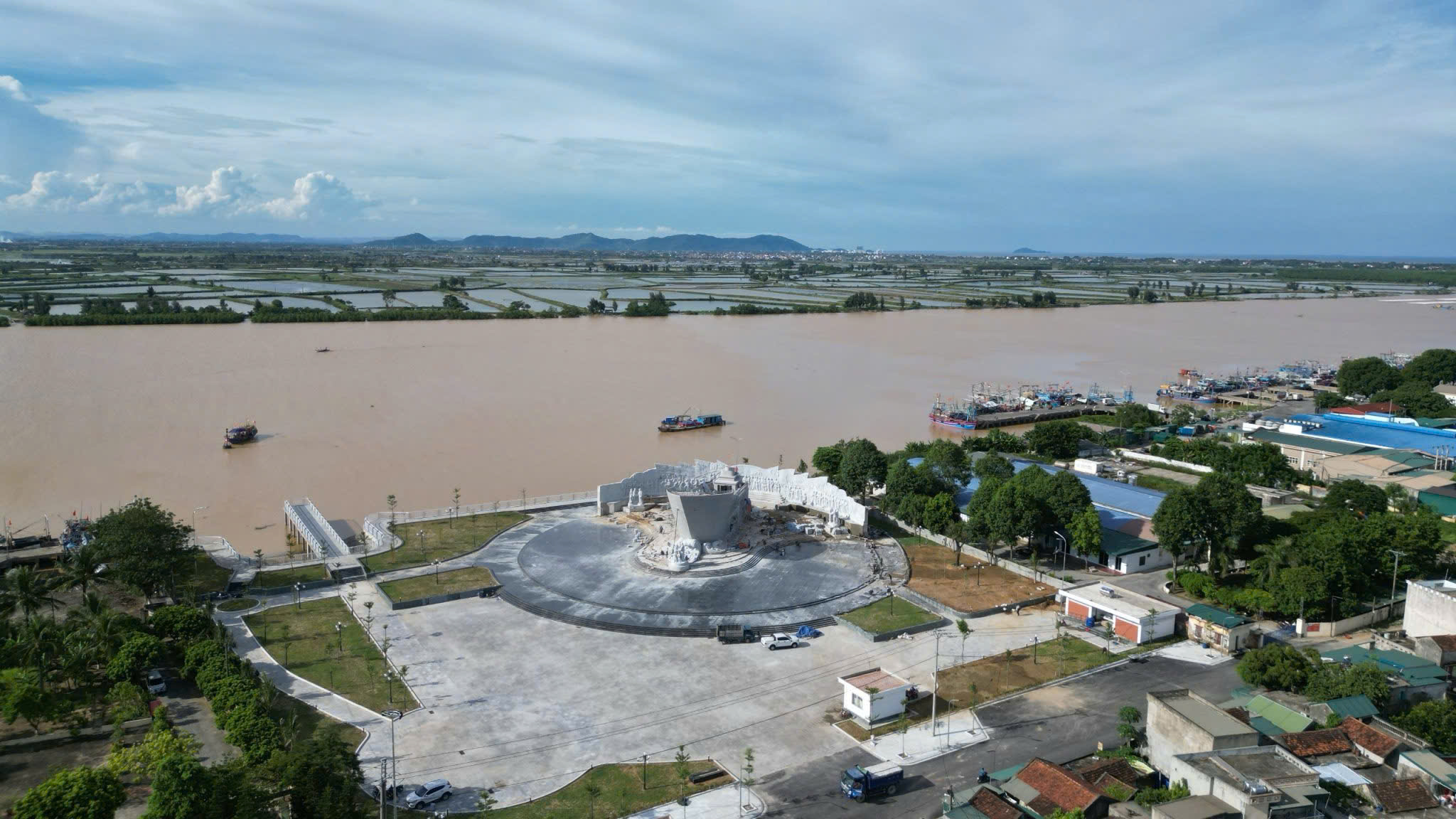 Đóng góp của Đảng bộ, Nhân dân TP Sầm Sơn trong việc đón tiếp, giúp đỡ đồng bào, cán bộ, chiến sĩ và học sinh miền Nam tập kết ra Bắc