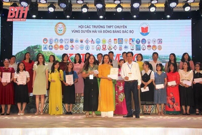 Khai mạc Hội thảo khoa học các trường chuyên khu vực Duyên hải và Đồng bằng Bắc Bộ lần thứ XVI