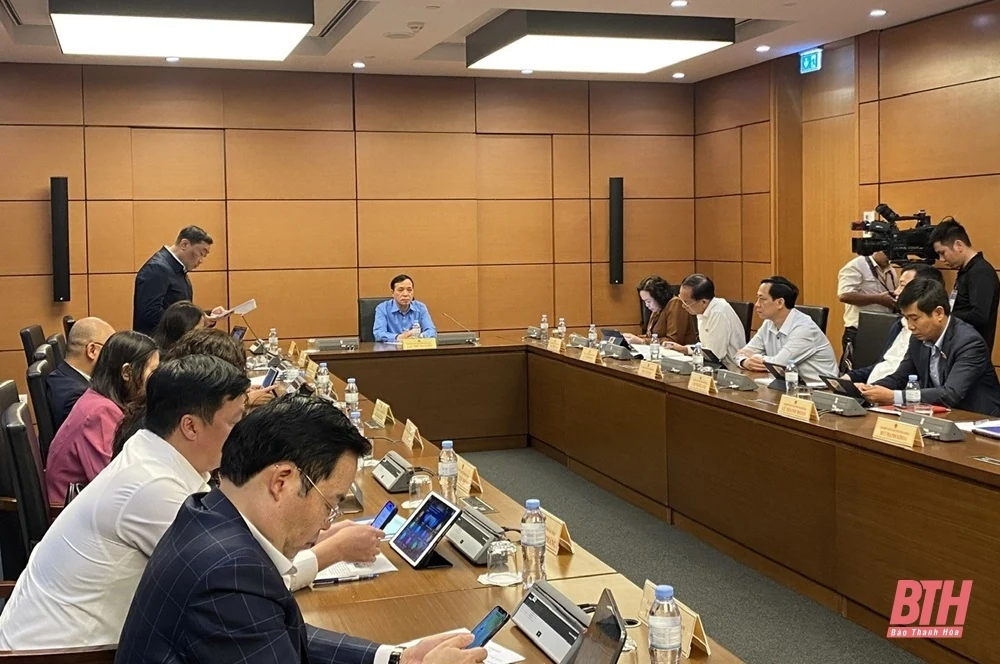 Kỳ họp thứ 8, Quốc hội khóa XV: Đoàn ĐBQH tỉnh Thanh Hóa tham gia thảo luận tại tổ nhiều nội dung quan trọng
