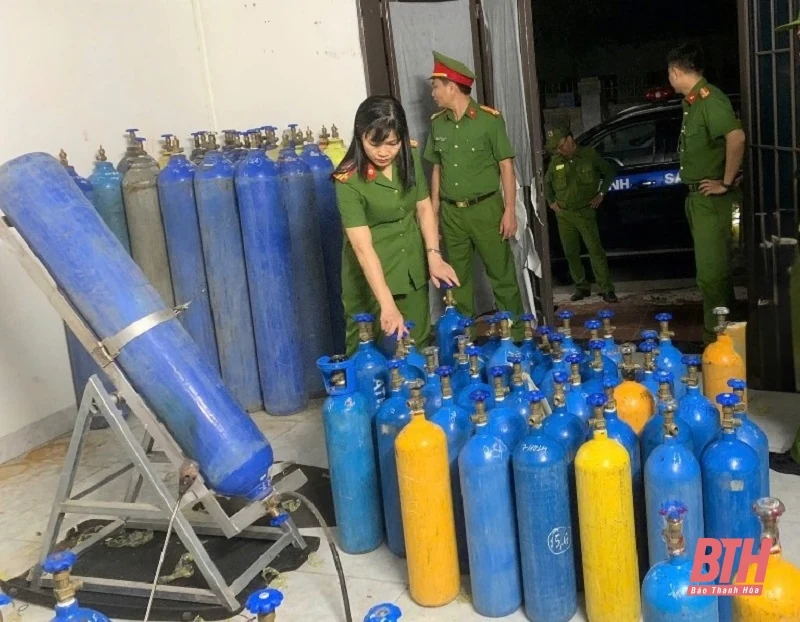 Phát hiện, thu giữ hơn 1.000 bình khí cười