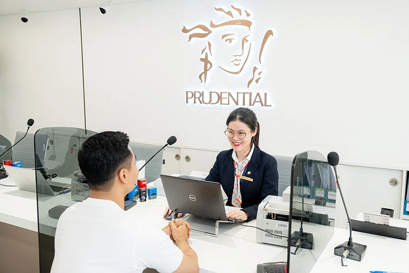 Prudential trao món quà chu toàn giải pháp bảo vệ sức khỏe cho cả gia đình dịp cuối năm (**)