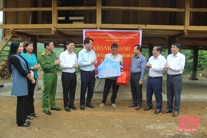 Trưởng Ban Tuyên giáo Tỉnh ủy Đào Xuân Yên chung vui Ngày hội Đại đoàn kết toàn dân tộc tại bản Chí Lý Nặm Đanh