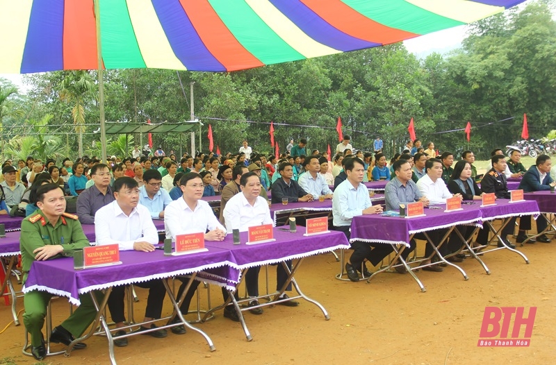 Trưởng Ban Tuyên giáo Tỉnh ủy Đào Xuân Yên chung vui Ngày hội Đại đoàn kết toàn dân tộc tại bản Chí Lý Nặm Đanh