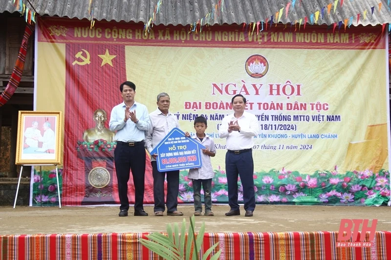Trưởng Ban Tuyên giáo Tỉnh ủy Đào Xuân Yên chung vui Ngày hội Đại đoàn kết toàn dân tộc tại bản Chí Lý Nặm Đanh