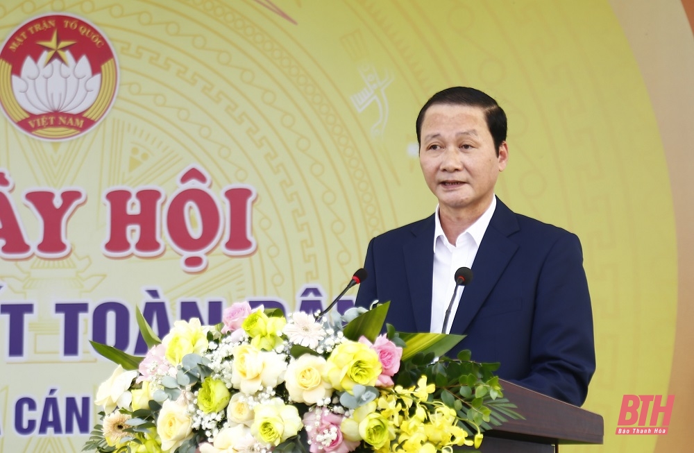 Chủ tịch UBND tỉnh Đỗ Minh Tuấn dự Ngày hội Đại đoàn kết toàn dân tộc tại khu dân cư thôn 5, xã Cán Khê