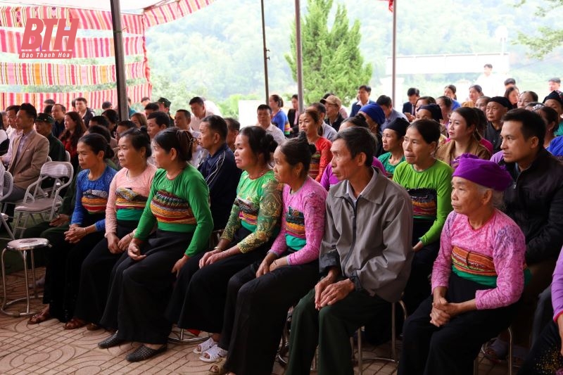 Phó Chủ tịch UBND tỉnh Lê Đức Giang dự Ngày hội Đại đoàn kết toàn dân tộc với cán bộ và Nhân dân bản Trung Tân