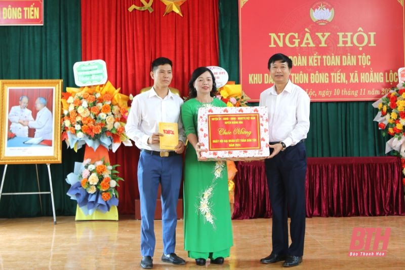 Phó Chủ tịch UBND tỉnh Mai Xuân Liêm dự Ngày hội Đại đoàn kết toàn dân tộc tại thôn Đông Tiến, xã Hoằng Lộc