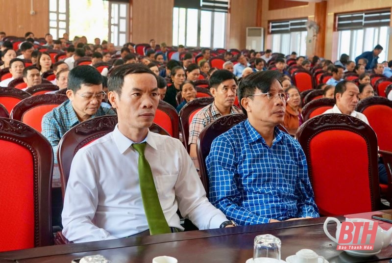 Phó Chủ tịch Thường trực HĐND tỉnh Lê Tiến Lam tiếp xúc cử tri huyện Hoằng Hoá trước kỳ họp thường lệ cuối năm 2024