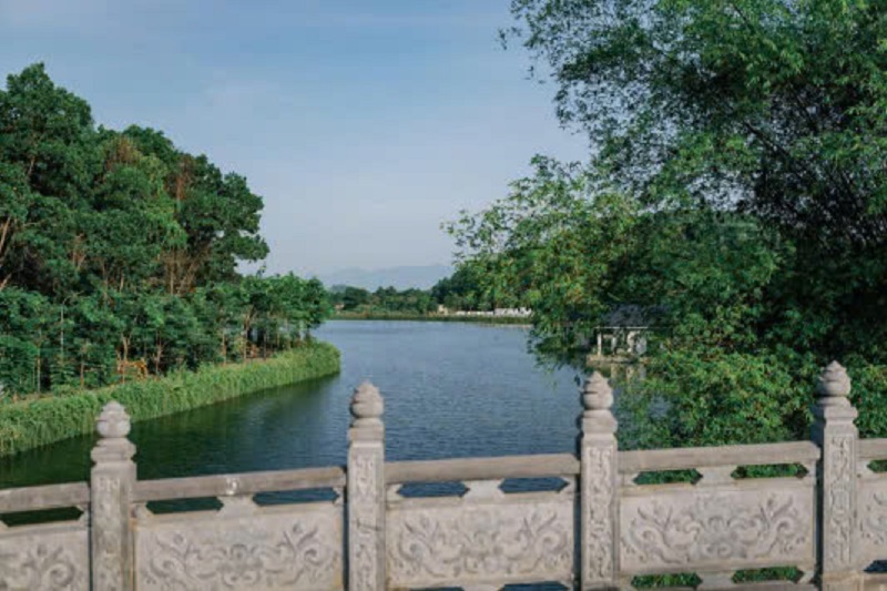 Chill cảnh bên hồ Vua Lê