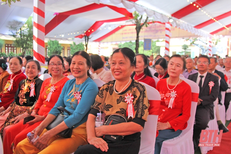 Trường THPT Hậu Lộc 2 kỷ niệm 40 năm thành lập và đón Bằng công nhận trường đạt chuẩn Quốc gia mức độ 2