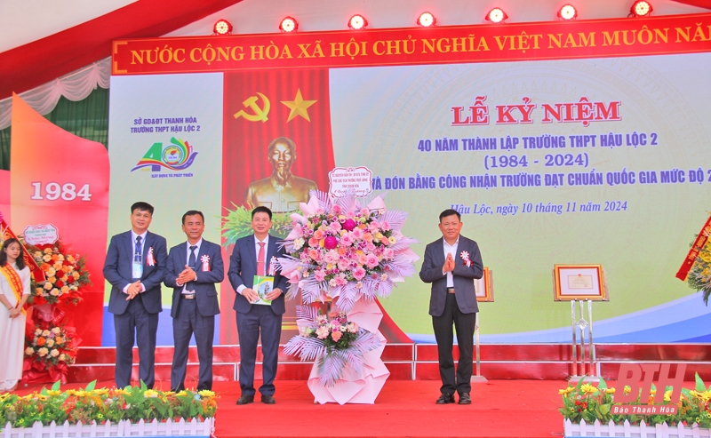 Trường THPT Hậu Lộc 2 kỷ niệm 40 năm thành lập và đón Bằng công nhận trường đạt chuẩn Quốc gia mức độ 2