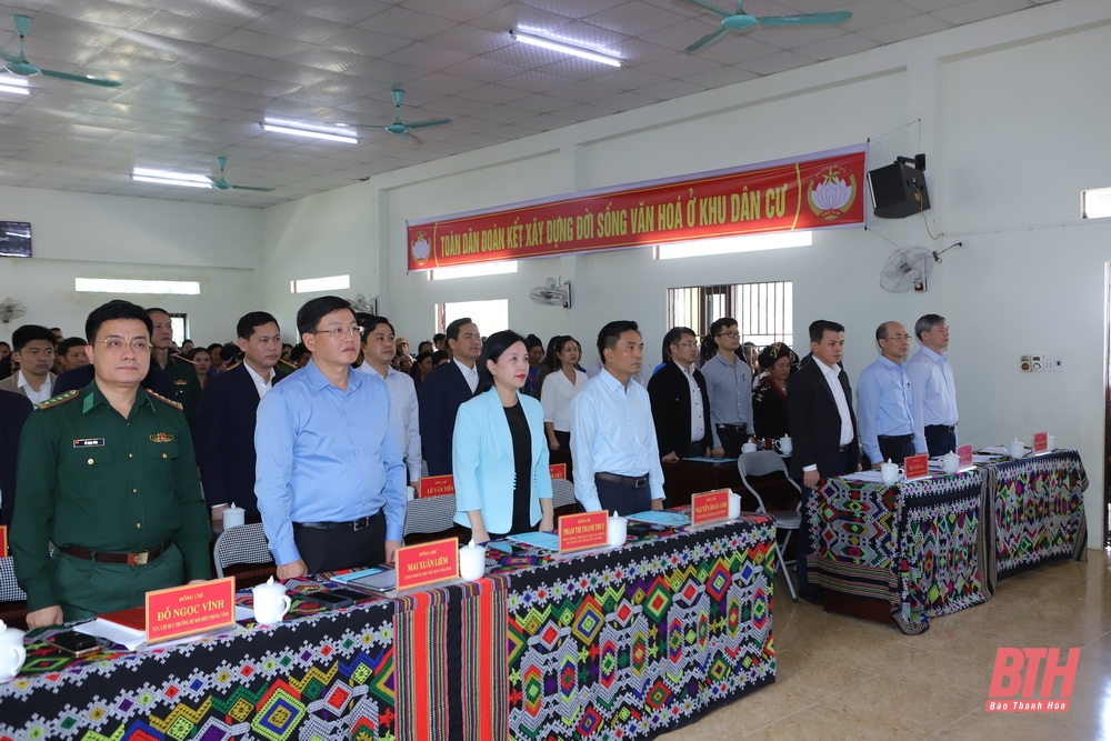 Bí thư Tỉnh ủy Nguyễn Doãn Anh chung vui ngày hội đại đoàn kết toàn dân tộc với cán bộ, Nhân dân bản Pùng, xã Quang Chiểu