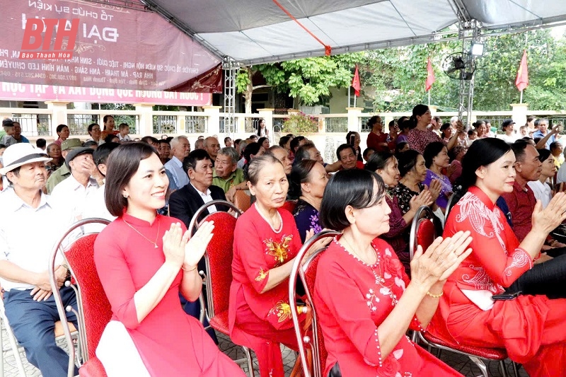 Phó Chủ tịch UBND tỉnh Đầu Thanh Tùng dự Ngày hội Đại đoàn kết toàn dân tộc tại thôn Tân Sen