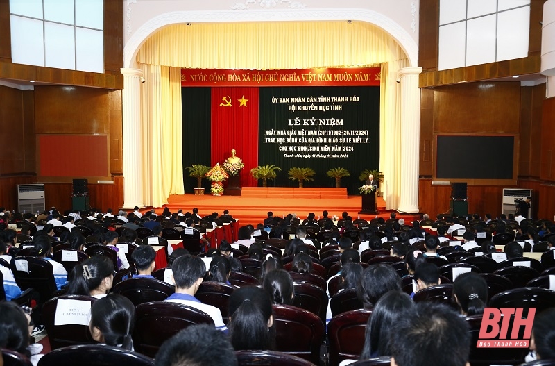 Kỷ niệm 42 năm Ngày Nhà giáo Việt Nam và trao học bổng của gia đình Giáo sư Lê Viết Ly cho học sinh, sinh viên