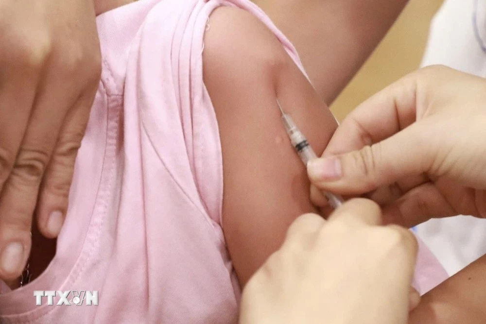 Nghiên cứu đưa vaccine phòng sốt xuất huyết vào chương trình tiêm chủng mở rộng