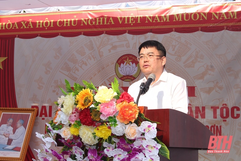 Trưởng Ban Quản lý KTT Nghi Sơn và nhà cái m88 KCN tỉnh Nguyễn Tiến Hiệu dự Ngày hội Đại đoàn kết toàn dân tại Ngọc Lặc