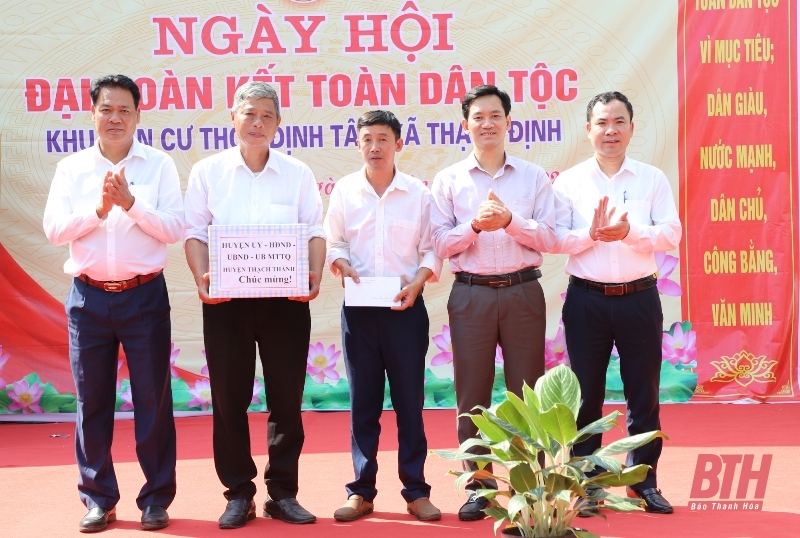 Trưởng Ban Tổ chức Tỉnh ủy Nguyễn Văn Hùng dự Ngày hội Đại đoàn kết toàn dân tộc tại huyện Thạch Thành