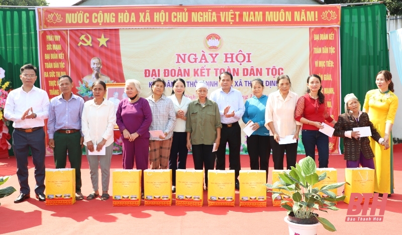 Trưởng Ban Tổ chức Tỉnh ủy Nguyễn Văn Hùng dự Ngày hội Đại đoàn kết toàn dân tộc tại huyện Thạch Thành