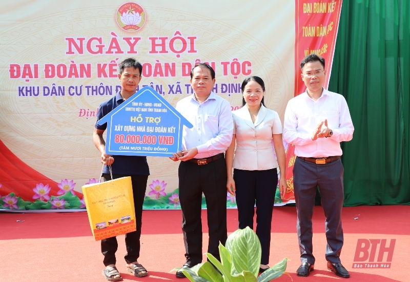 Trưởng Ban Tổ chức Tỉnh ủy Nguyễn Văn Hùng dự Ngày hội Đại đoàn kết toàn dân tộc tại huyện Thạch Thành