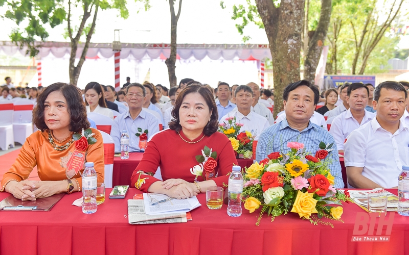 Trường THPT Hậu Lộc 3 kỷ niệm 20 năm thành lập và Đón Bằng công nhận đạt chuẩn Quốc gia mức độ 1