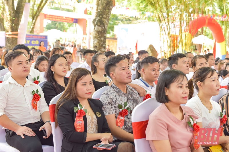 Trường THPT Hậu Lộc 3 kỷ niệm 20 năm thành lập và Đón Bằng công nhận đạt chuẩn Quốc gia mức độ 1