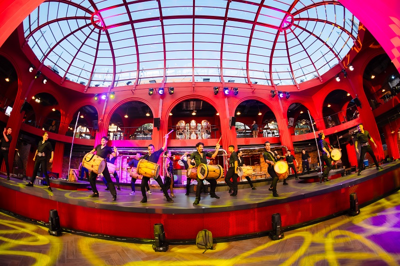 Mỗi đêm hai show bắn pháo hoa, Phú Quốc ngày càng chơi lớn