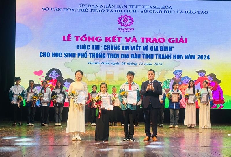 Hai bức thư đoạt giải Nhất tại cuộc thi “Chúng em viết về gia đình”