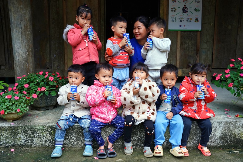 Quỹ sữa Vươn cao Việt Nam mang quà ấm, sữa ngon đến trẻ em vùng cao Tuyên Quang