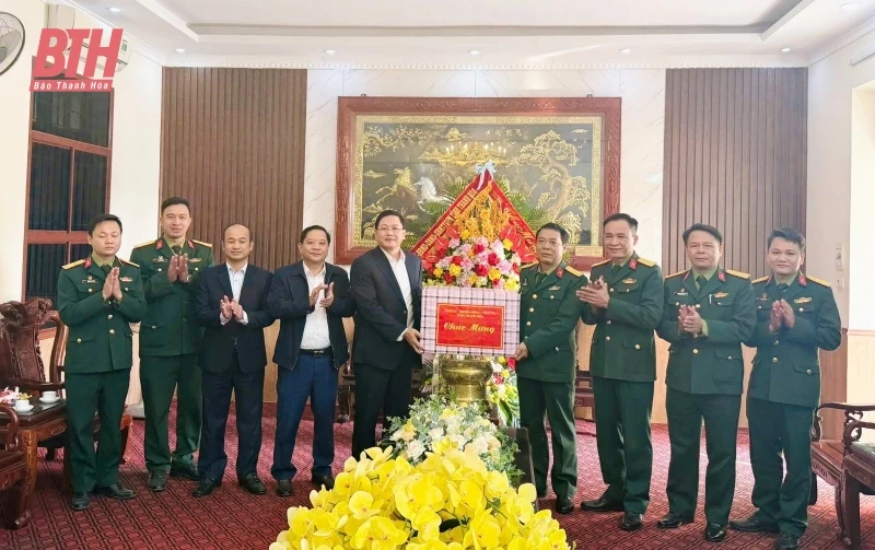 Phó Chủ tịch UBND tỉnh Mai Xuân Liêm thăm, chúc mừng Lữ đoàn Pháo binh 368 và Sư đoàn 390