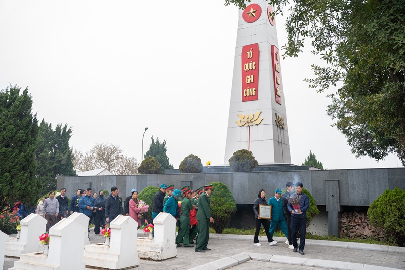 Lễ đón nhận và an táng hài cốt m88 cá cược thể thao trực tuyến Mai