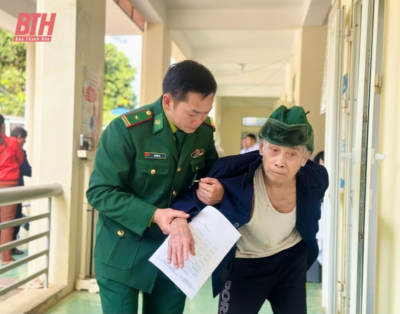 Quân y Biên phòng Thanh m m88 khám bệnh miễn phí cho người dân biên giới