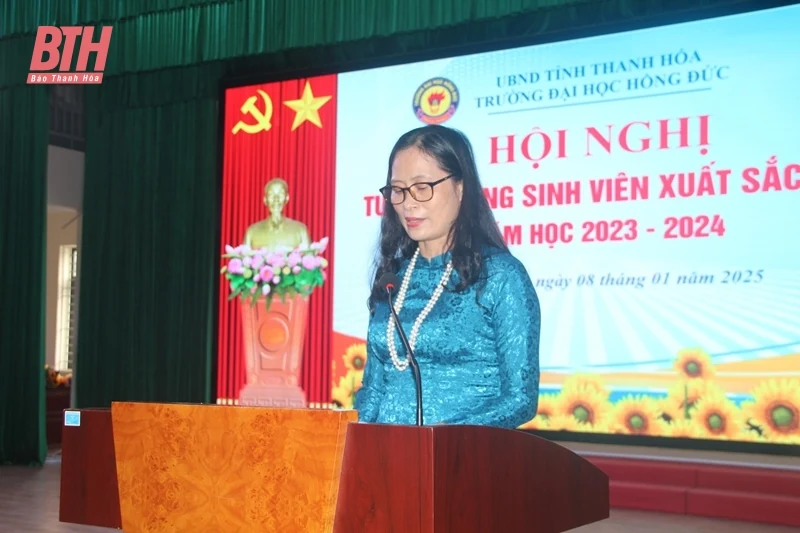 Trường ĐH Hồng Đức tuyên dương sinh viên xuất sắc, sinh viên giỏi