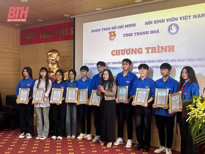 Tuyên dương 43 học sinh, sinh viên đạt danh hiệu “Sinh viên 5 tốt”, “Học sinh 3 tốt”, “Học sinh 3 rèn luyện”