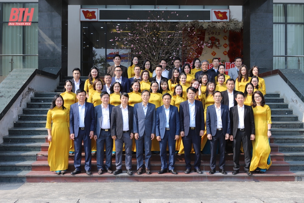 Bí thư Tỉnh ủy Nguyễn Doãn Anh thăm, động viên cán bộ, phóng viên, kỹ thuật viên Báo m88 link mới nhất và Đài Phát thanh - Truyền hình m88 link mới nhất