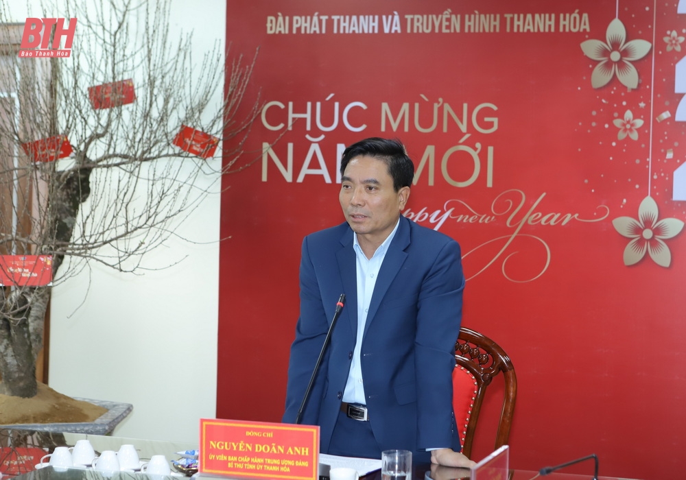 Bí thư Tỉnh ủy Nguyễn Doãn Anh thăm, động viên cán bộ, phóng viên, kỹ thuật viên Báo m88 link mới nhất và Đài Phát thanh - Truyền hình m88 link mới nhất