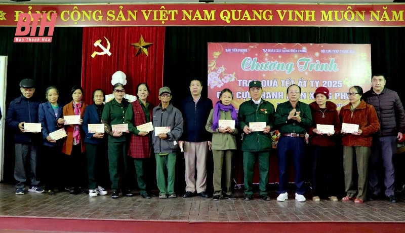 Báo Tiền phong và đơn vị đồng hành trao tặng quà đăng ký m88 cựu TNXP, người có công và các đối tượng bảo trợ xã hội