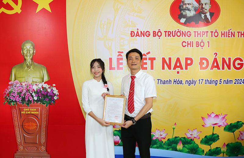 Phát triển đảng viên trong học sinh để tăng sức chiến đấu cho Đảng