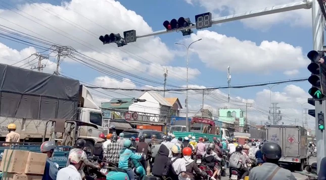 Thông tin đèn xanh chuyển sang đỏ đột ngột gây tai nạn là không đúng