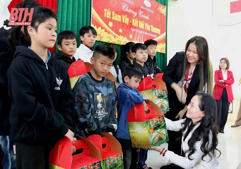 Tổ chức Tết sum vầy - Kết nối yêu thương cho trẻ mồ côi khó khăn huyện Ngọc Lặc