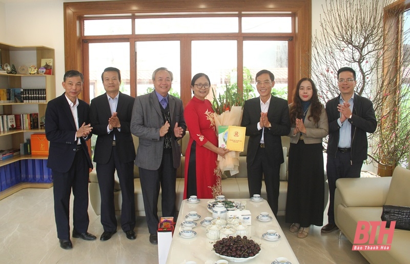 Phó Chủ tịch UBND tỉnh Đầu nhà cái m88 Tùng thăm, chúc Tết các trí thức, văn nghệ sĩ , huấn luyện viên, vận động viên tiêu biểu