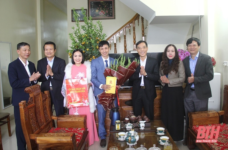 Phó Chủ tịch UBND tỉnh Đầu nhà cái m88 Tùng thăm, chúc Tết các trí thức, văn nghệ sĩ , huấn luyện viên, vận động viên tiêu biểu