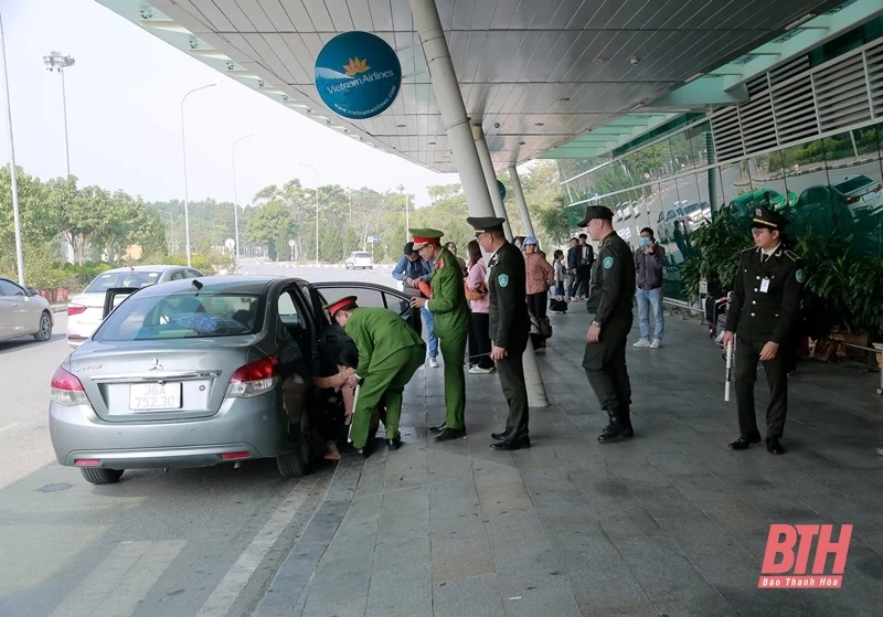 Nhộn nhịp những chuyến bay đưa người xa quê về vui Tết, đón Xuân