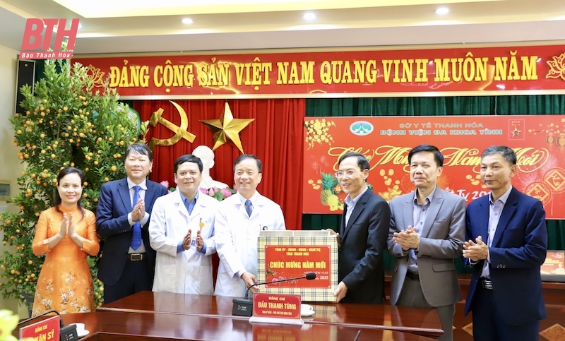 Phó Chủ tịch UBND tỉnh Đầu Thanh Tùng thăm, chúc tết tại các bệnh viện